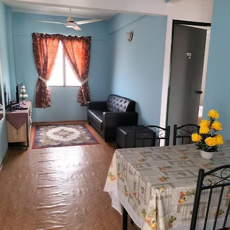 Khairul Homestay Pangsapuri Sutera Seberang Jaya Kampong Telok  Экстерьер фото