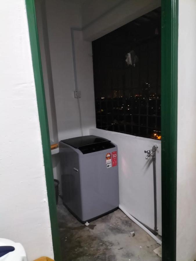 Khairul Homestay Pangsapuri Sutera Seberang Jaya Kampong Telok  Экстерьер фото